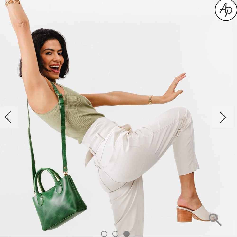 Portland Leather Small Raindrop Crossbody Bag $240 Retail. NWOT. - Picture 11 of 11